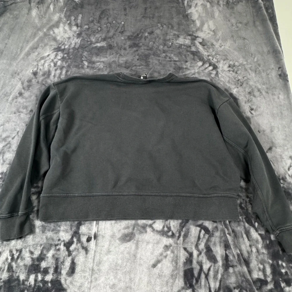 Nike Sweatshirt Womens Medium Black Cropped Chenille Swoosh Pullover 3122